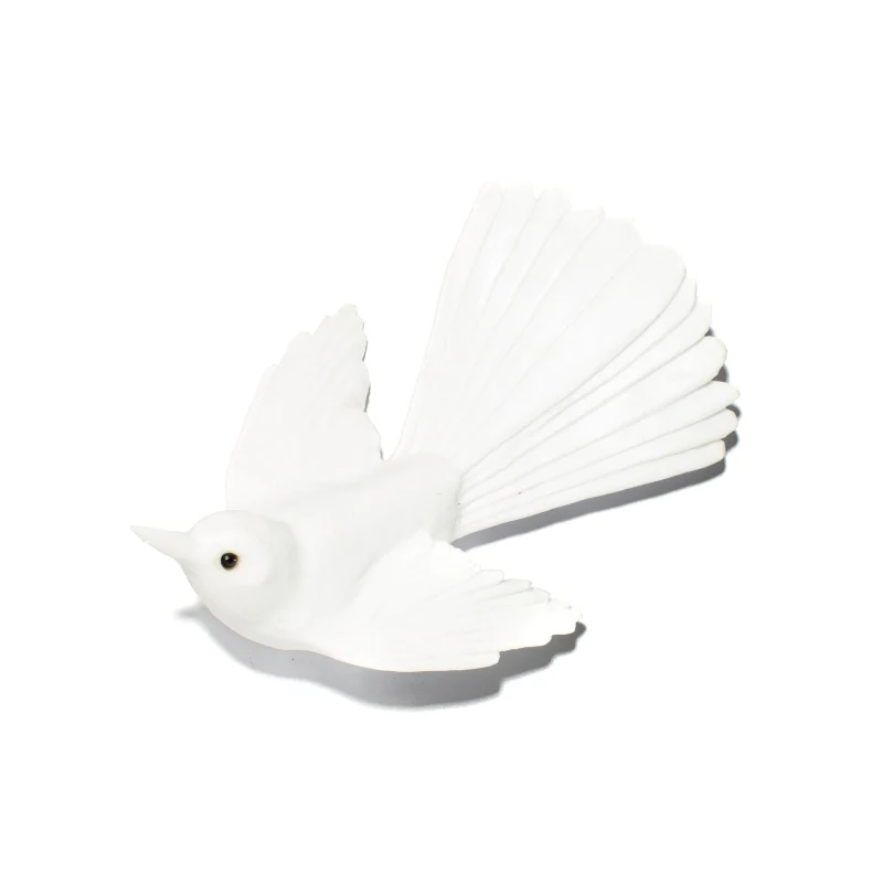Cast Glass Bird Pīwakawaka/Fantail - Image 44
